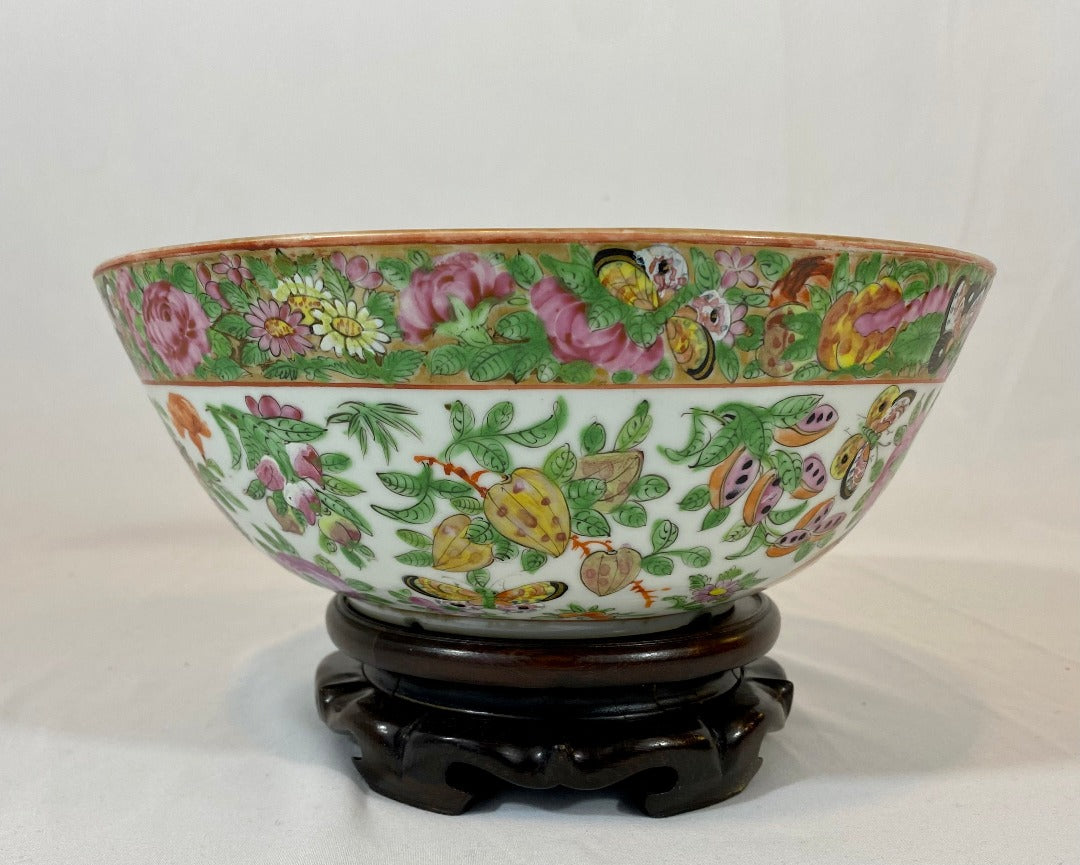 19th Century Famille Rose Porcelain Bowl