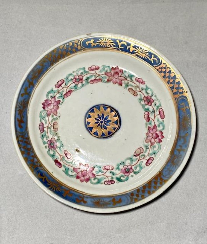 18th to early 19th Century Chinese Export Porcelain Dish